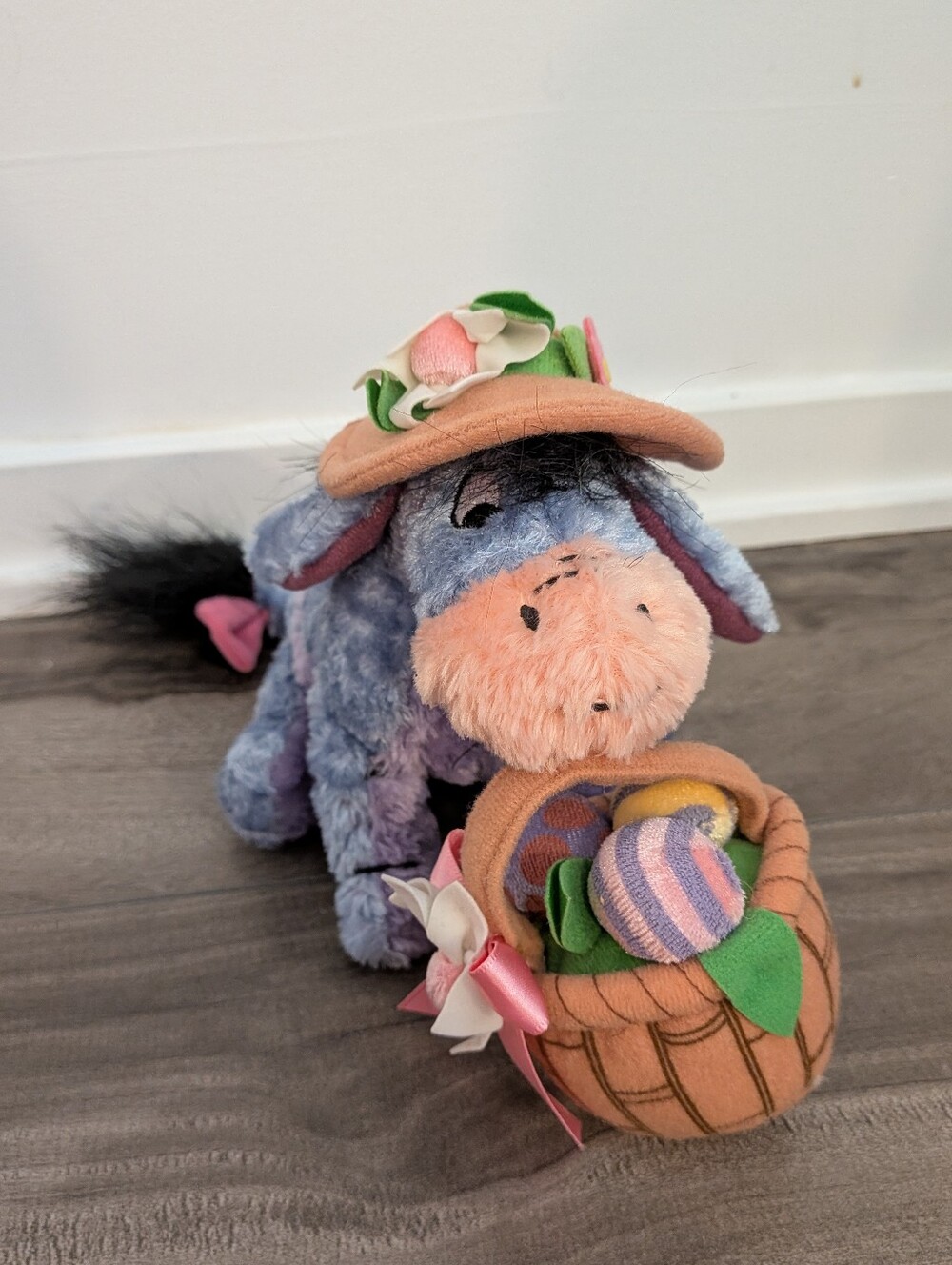 Disney Store Winnie the Pooh EEYORE 6 inch with Basket Vintage